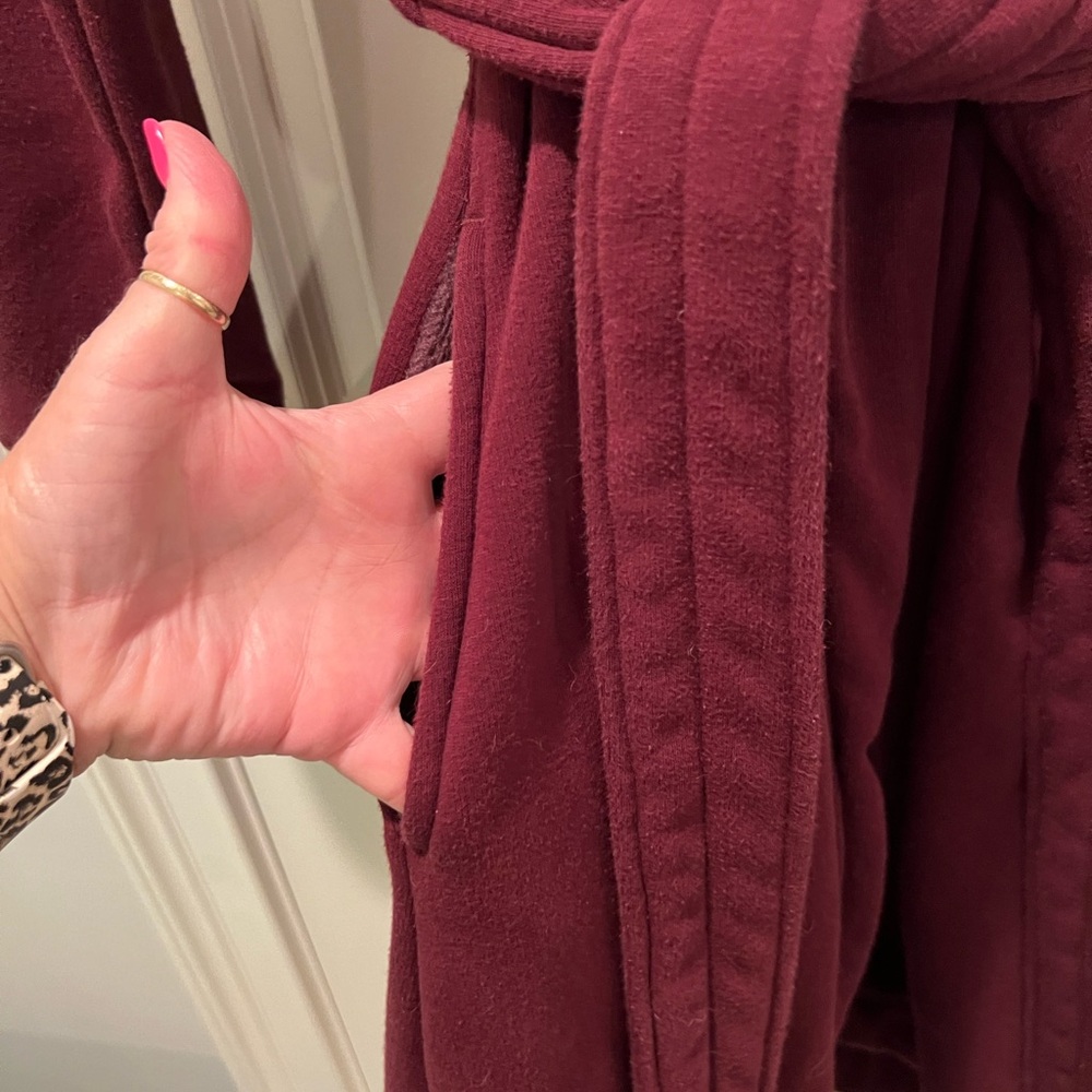 Ugg plush robe 97% cotton 3% spandex. - Picture 3 of 7
